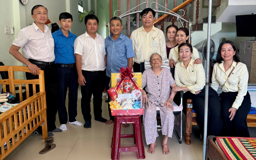 Thăm hỏi Mẹ Việt Nam Anh Hùng nhân dịp kỷ niệm 79 năm Ngày Thương binh - Liệt sĩ (27/7/1947 – 27/7/2026) tại tỉnh Quảng Ngãi