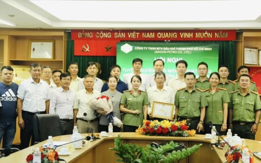 PHÁT ĐỘNG PHONG TRÀO “TOÀN DÂN BẢO VỆ AN NINH TỔ QUỐC TẠI CÔNG TY TNHH MTV DẦU KHÍ TP.HỒ CHÍ MINH